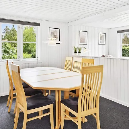 6 Person Holiday In F Rvang